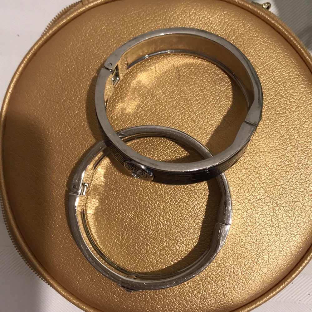 🔥Guess fashion bangle bracelets.🔥 - Picture 4 of 7